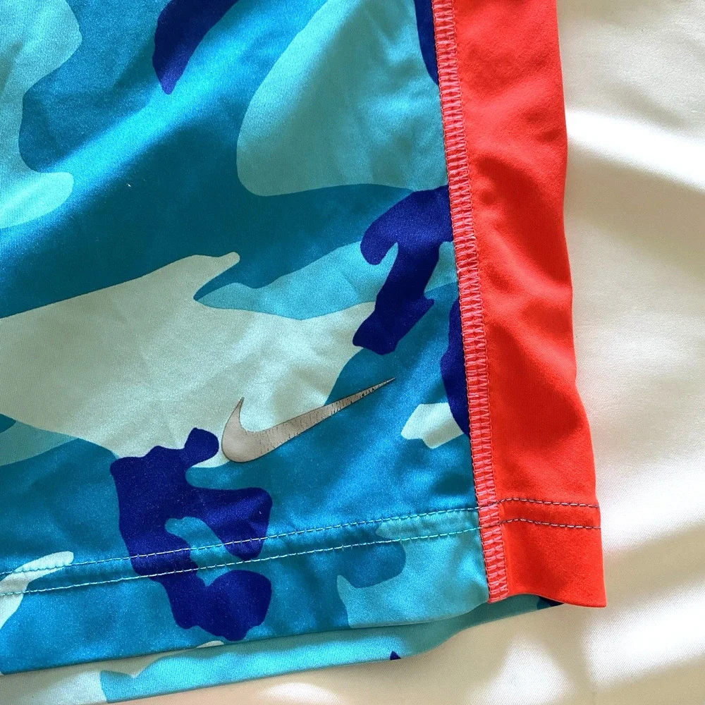 Nike Dri-Fit Boys Size Medium Blue Camo Athletic Shorts With Pockets